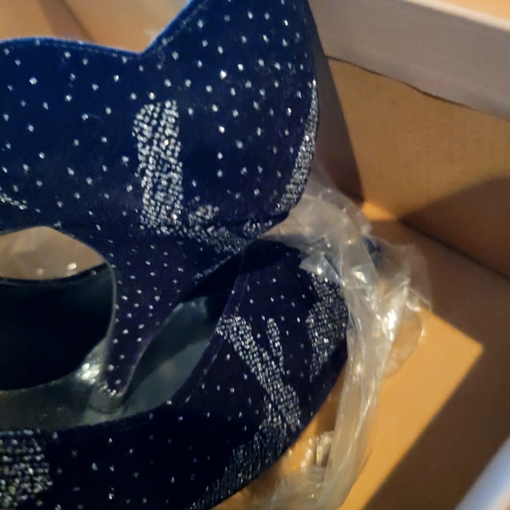 Heels - Picture 2 of 4